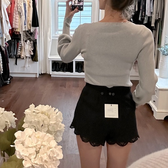 Amazing detail - high waist black shorts with scalloped edge - Picture 3 of 10